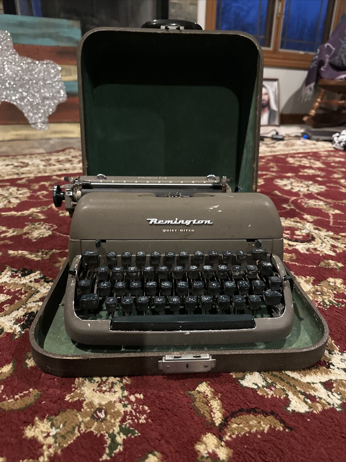 Vintage Original Remington Quiet Riter Miracle Tab Typewriter & Case
