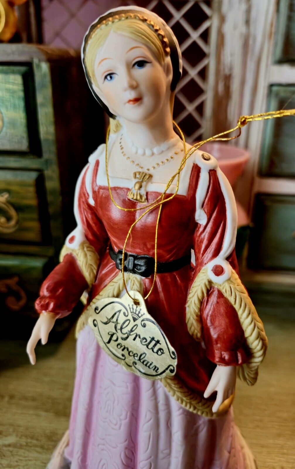 Vintage Handpainted Italian Anne Boelyn Porcelain Alfretto Figure