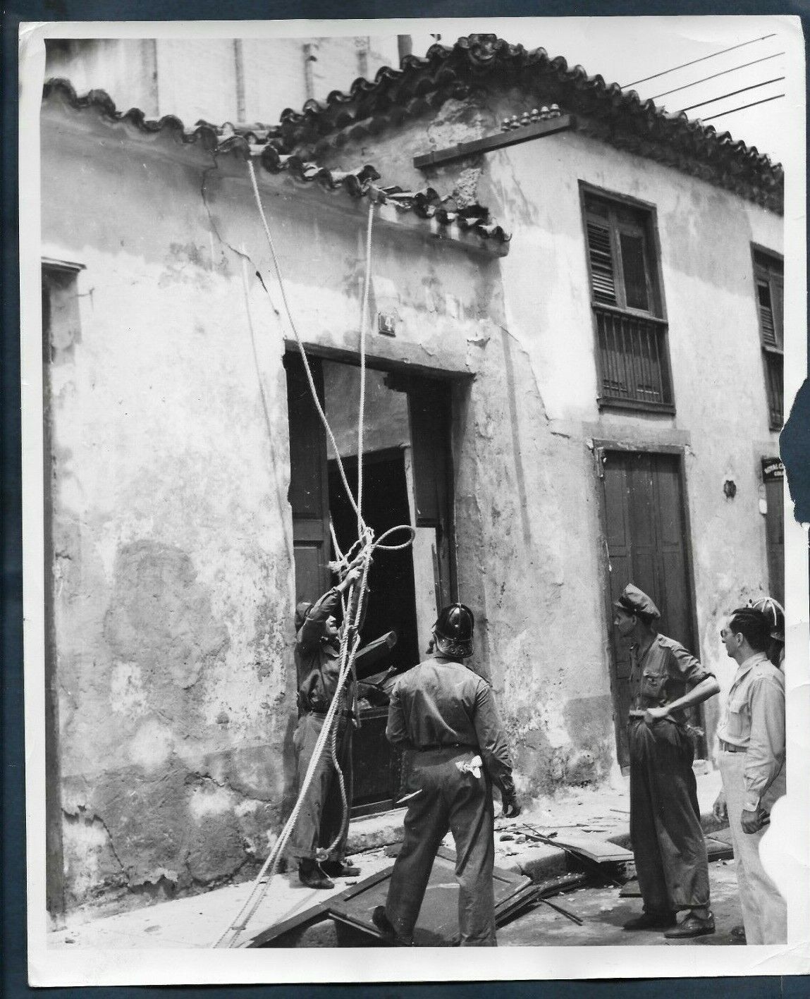 POLICE & FIRE FIGHTERS OLD HAVANA´S COLONIAL HOUSE COLLAPSE 1950s ORIG Photo Y66