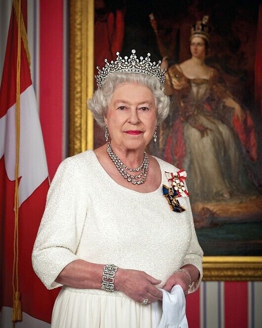 QUEEN of Canada ELIZABETH II 8x10 Photo Royal Family Print Portrait Poster