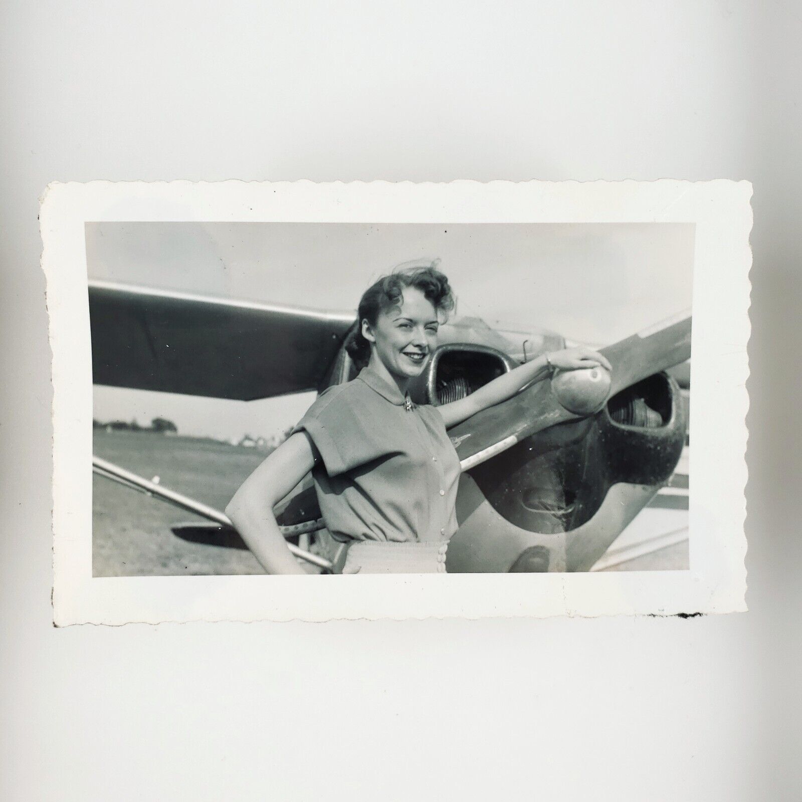 Pretty Girl Prop Plane Photo 1940s Female Aircraft Pilot Woman Snapshot C2813