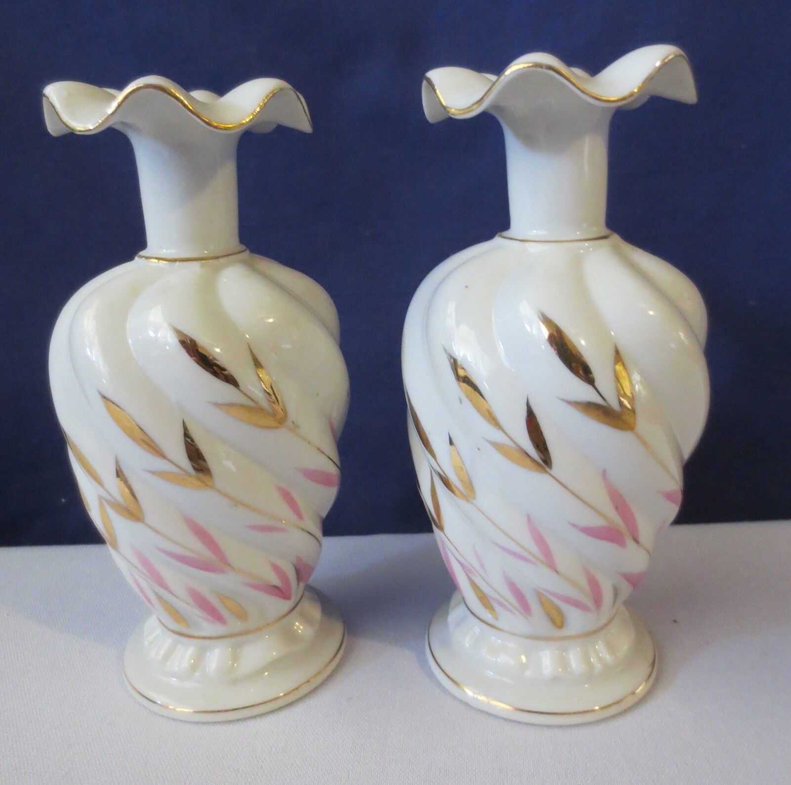 Vtg L&M BOND WARE pair of vases White pink Gold Swirl ruffle top