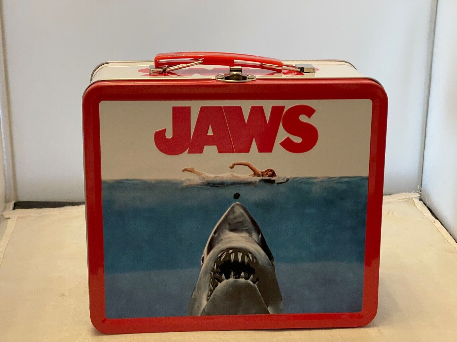 Jaws Steven Spielberg Movie Previews Exclusive Metal Lunchbox With Thermos-New