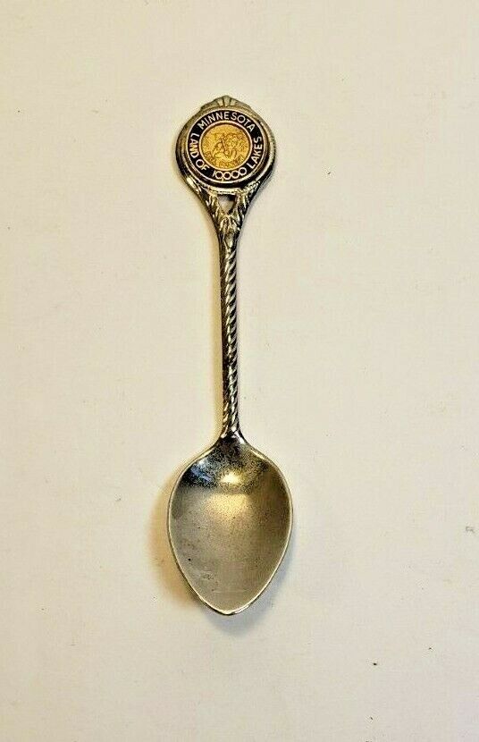 VINTAGE MINNESOTA LAND OF 1,000 LAKES COLLECTOR SPOON A1