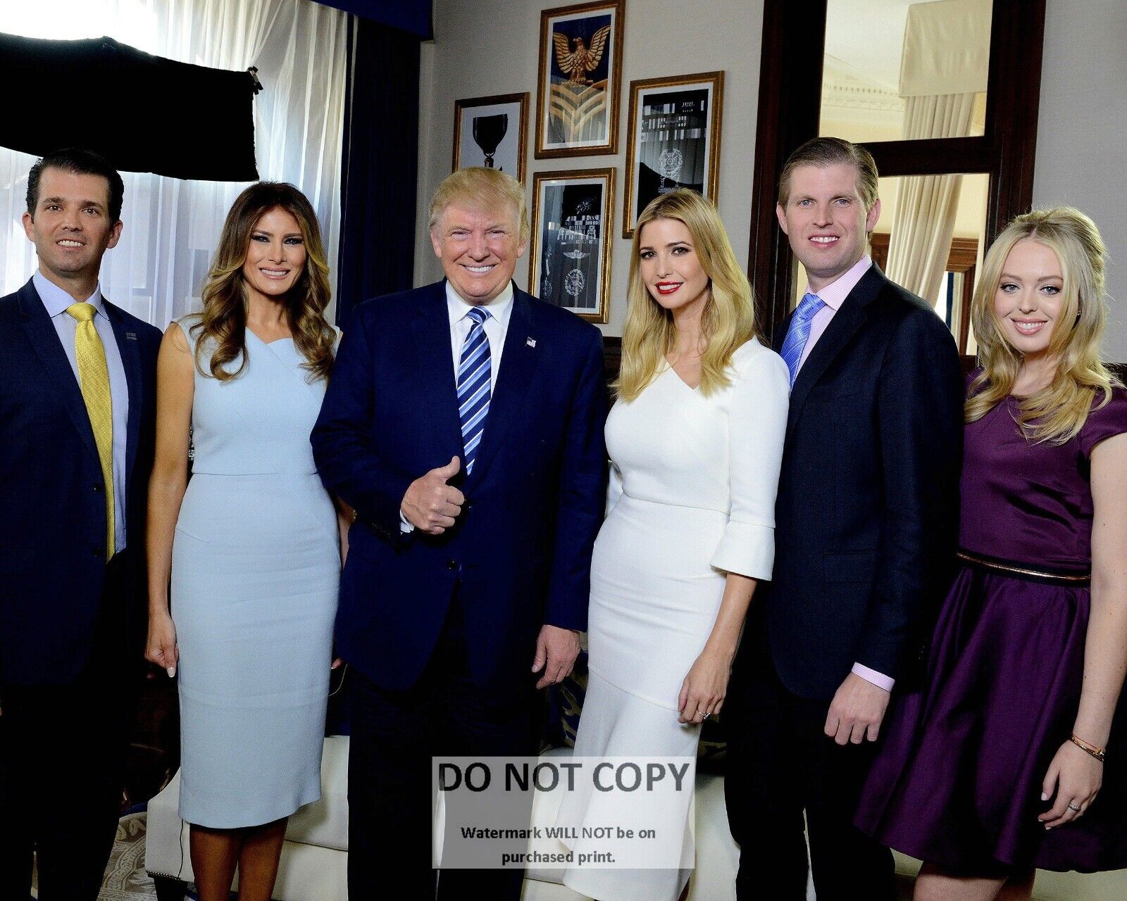 THE FAMILY OF DONALD TRUMP - 8X10 PHOTO (YW006)