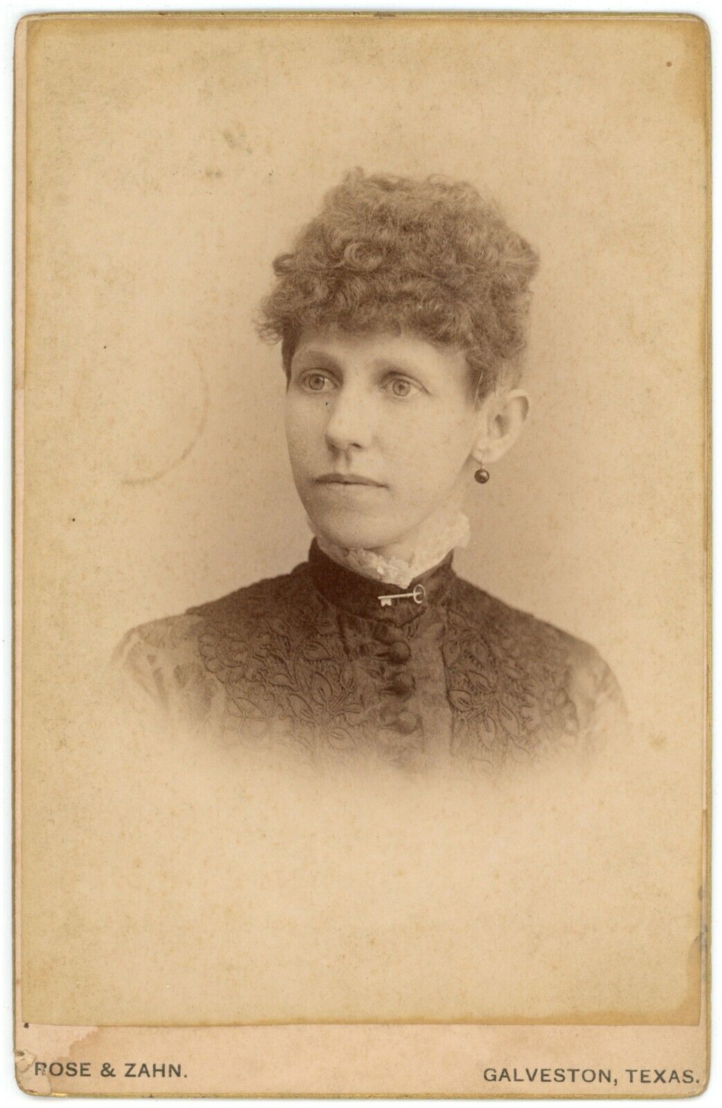 CIRCA 1890'S Named CABINET CARD Lovely Woman Dress Rose & Zahn Galveston TX