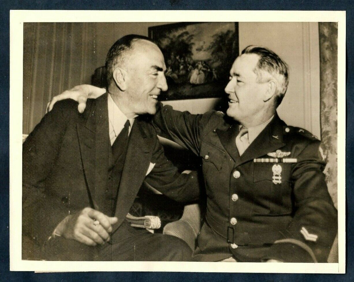 WWII CAPT EDDIE RICKENBACKER & GENERAL BARNEY M GILES BACK HOME 1942 Photo Y 246
