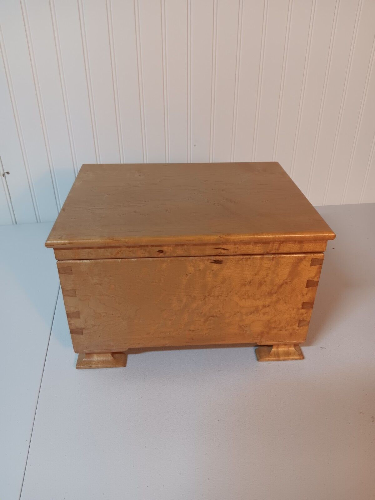 BEAUTIFUL Handcrafted CURLY MAPLE Table Top CIGAR HUMIDOR  12x8x10