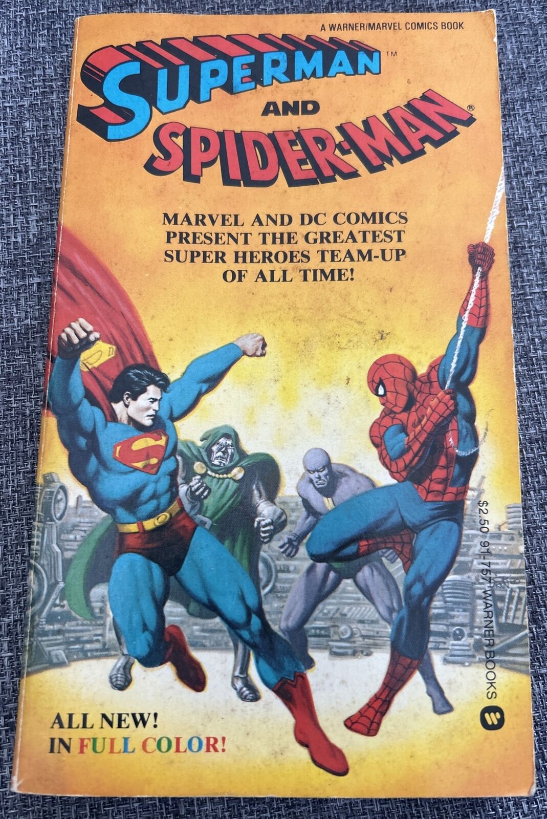 Superman and Spider-Man paperback Marvel / DC team-up 1981 VS Doctor Doom
