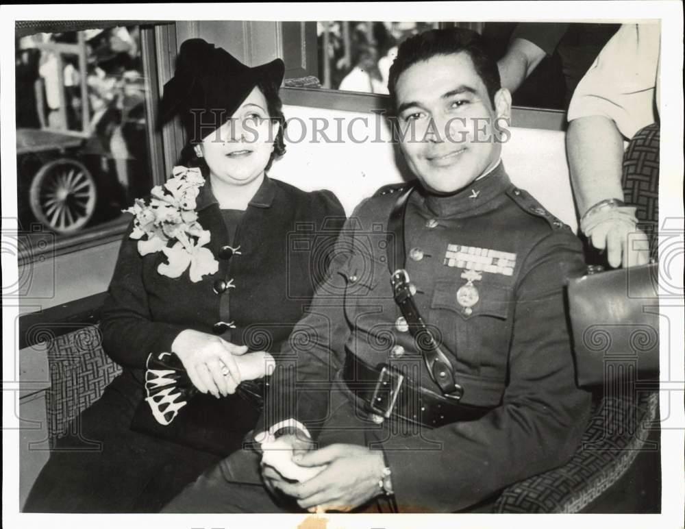 1938 Press Photo Cuba's Colonel Fulgencio Batista & wife aboard train in Florida