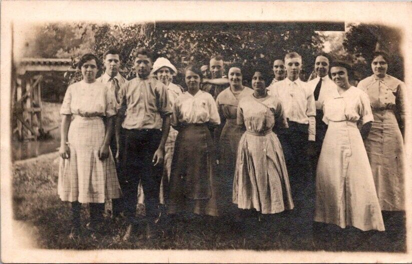 RPPC Postcard Group Portrait in Garden of Young Men and Women c.1904-1920s 20265