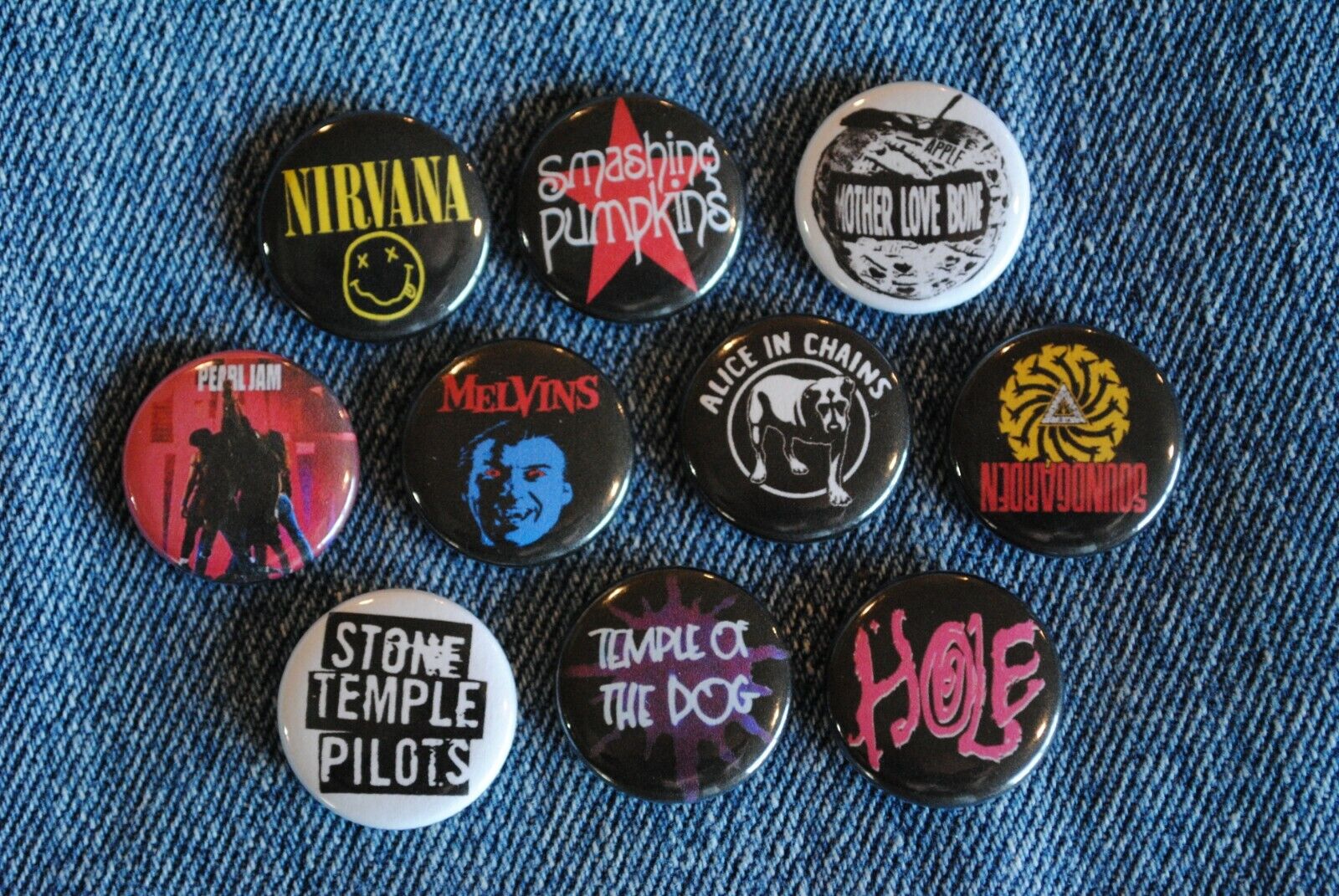 Seattle Grunge Nirvana music band Pin Pinback Buttons 1