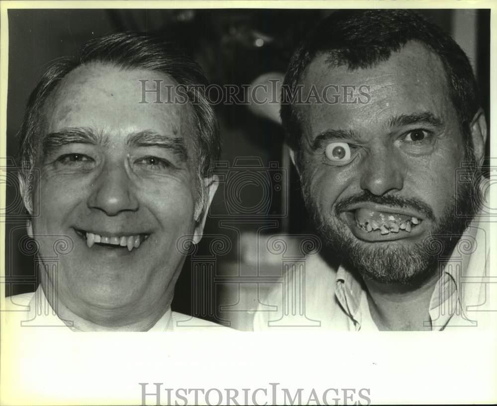 1988 Press Photo Prosthetic dentist James Revely with John Jagge, Texas