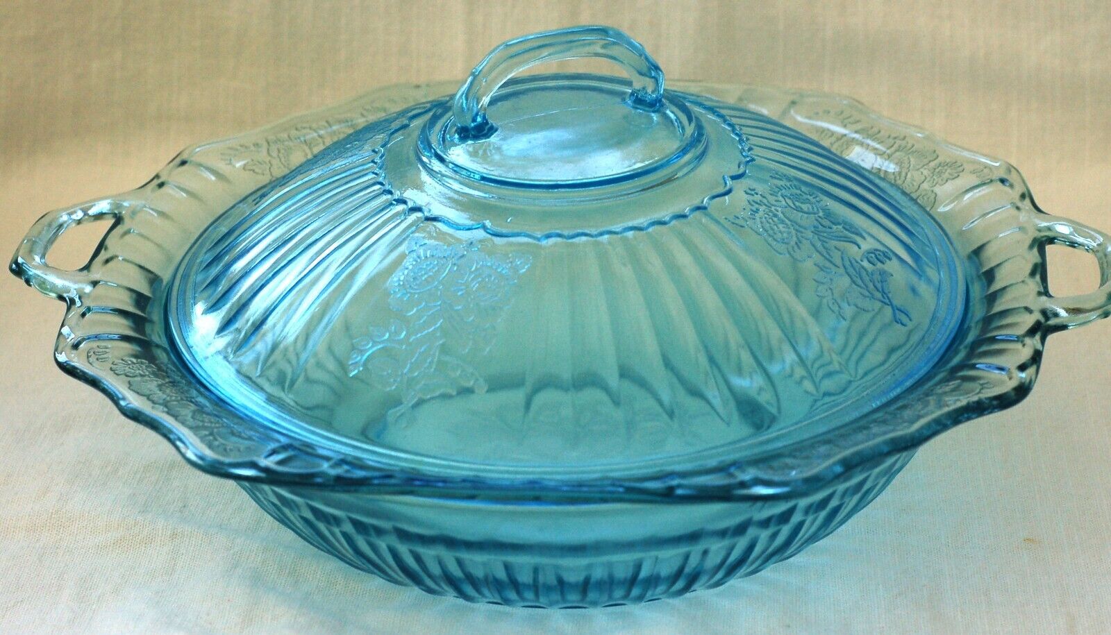Depression glass. Mayfair BLUE Open Rose covered 9 3/4\