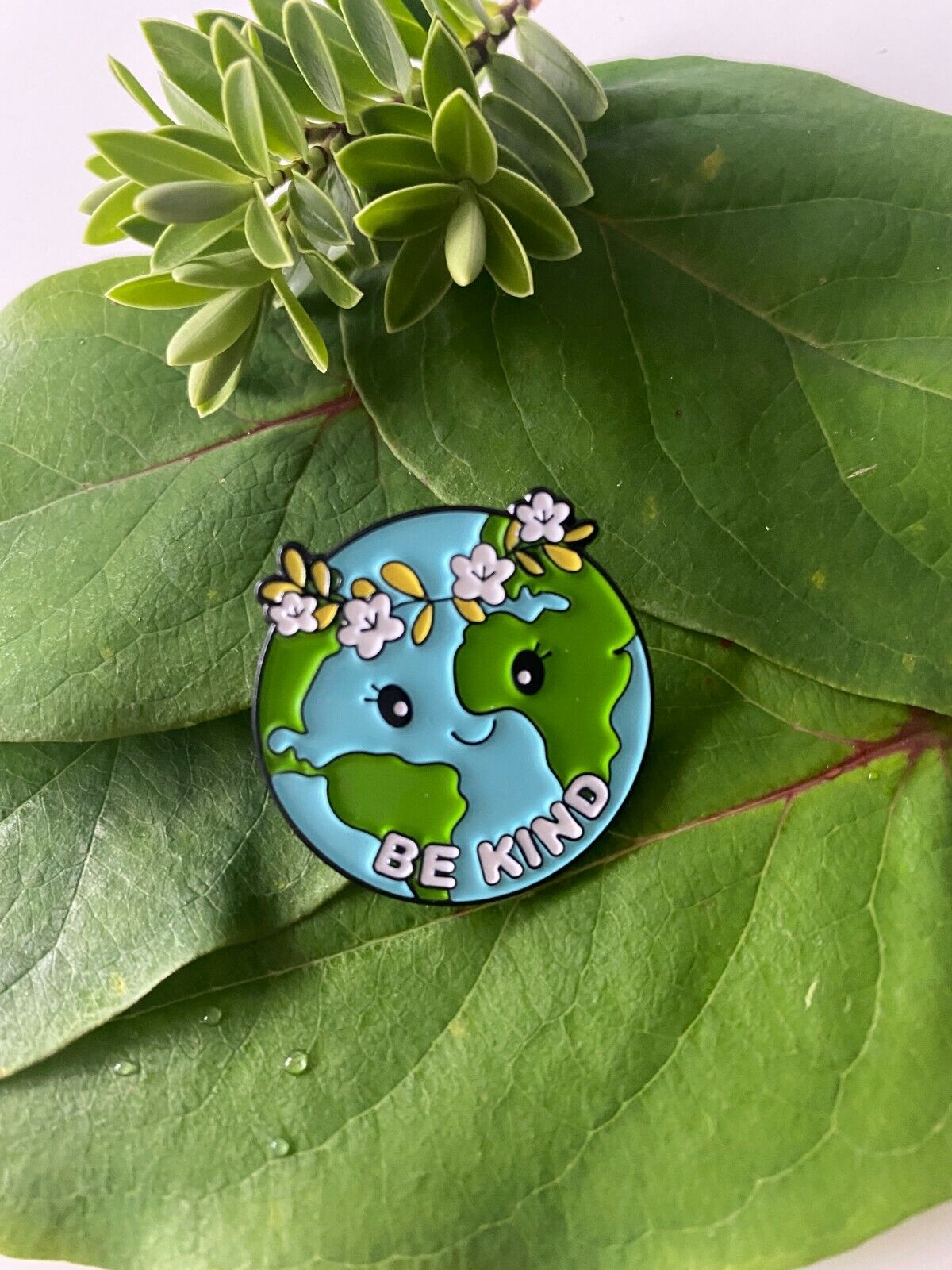 Mental Health Awareness Enamel Pin Badge \'Be Kind World\' Flowers MIND