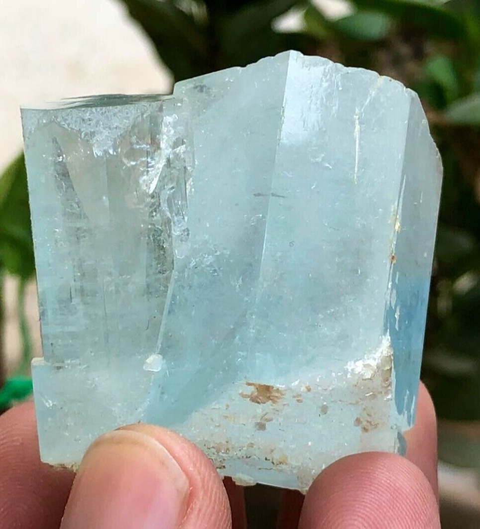475 CTS Beautiful Sky blue Aquamarine Crystal