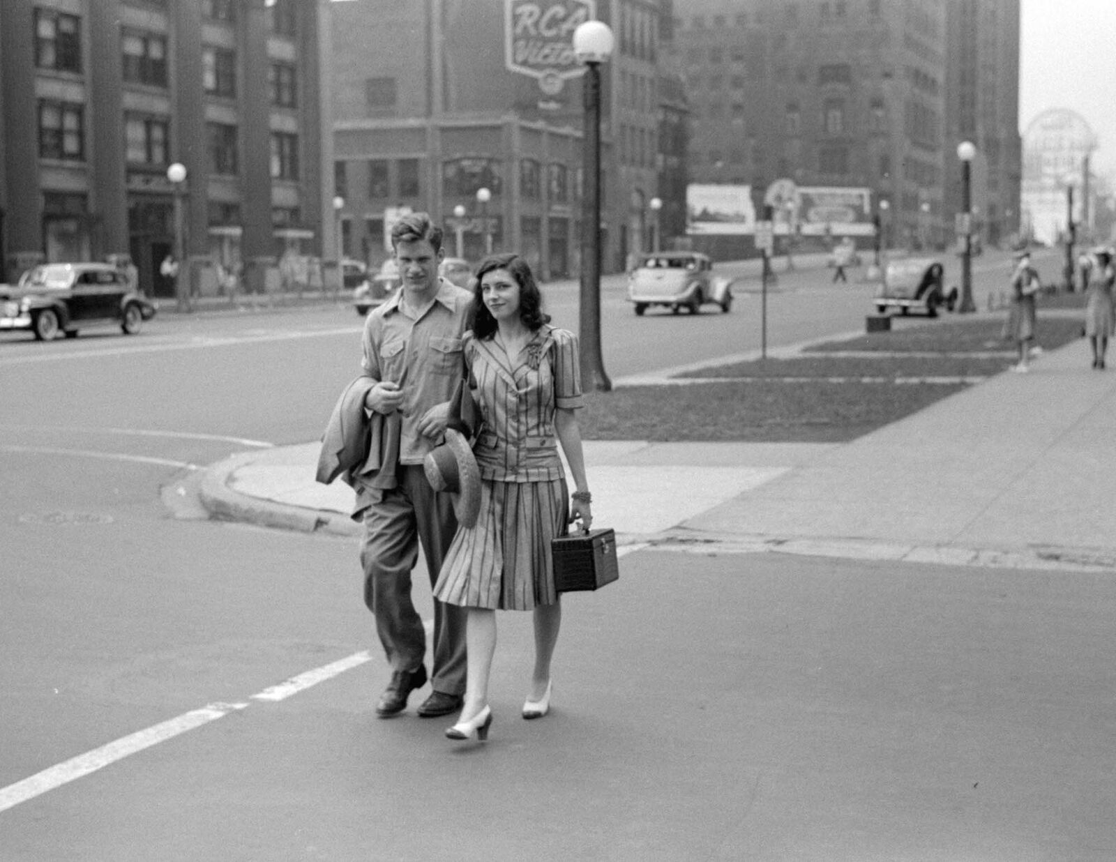 1941 Young Couple on Michigan Avenue, Chicago, IL Old Photo 8.5\