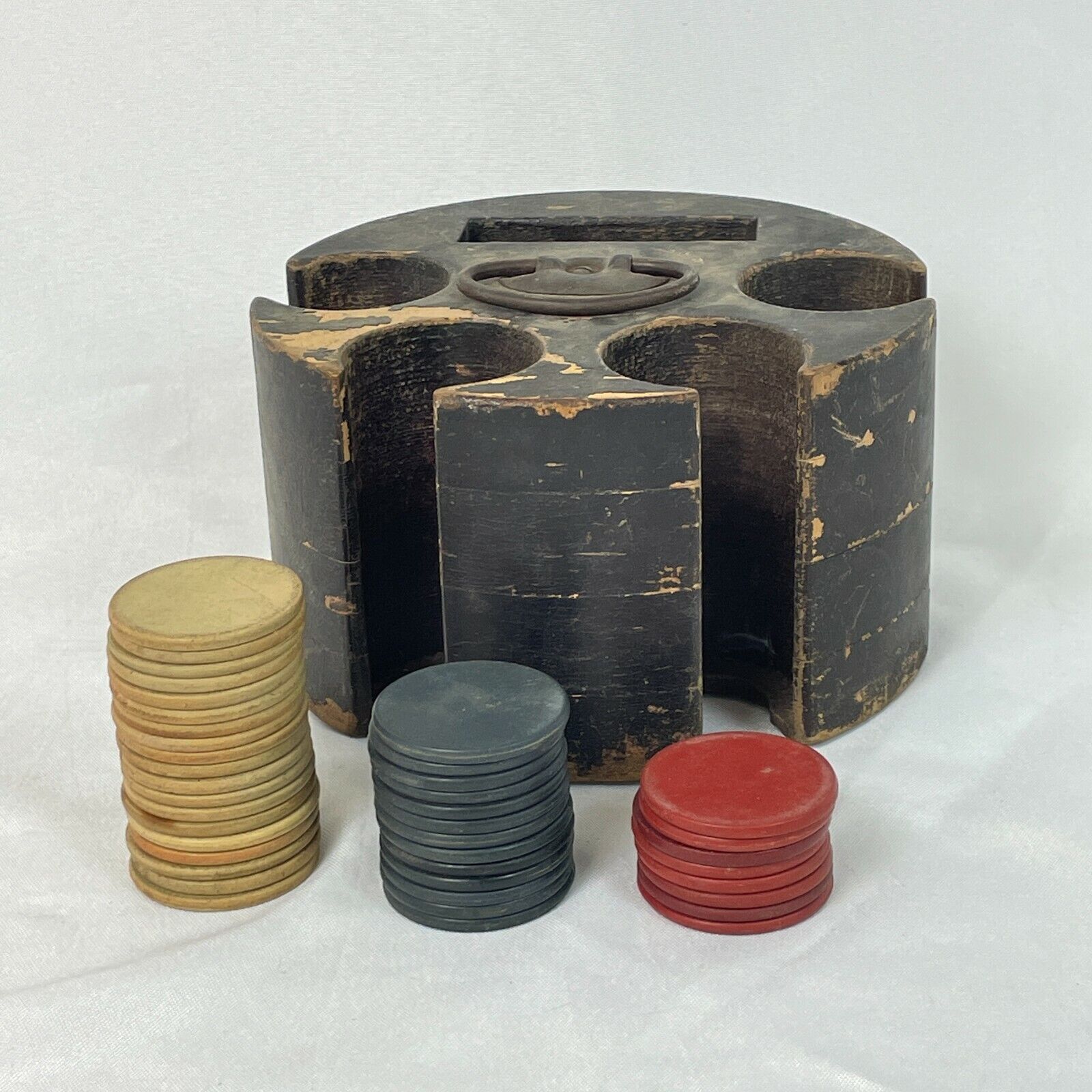 ANTIQUE WOODEN ROUND POKER CHIP CADDY & 40 CLAY PLAIN POKER CHIPS RED WHITE BLUE