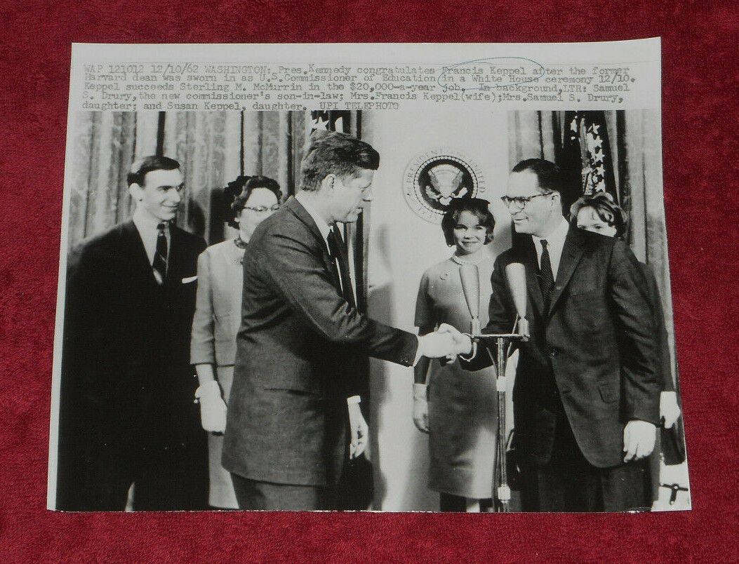 1962 Press Photo President Kennedy Shakes Hand of New US Education Commissioner