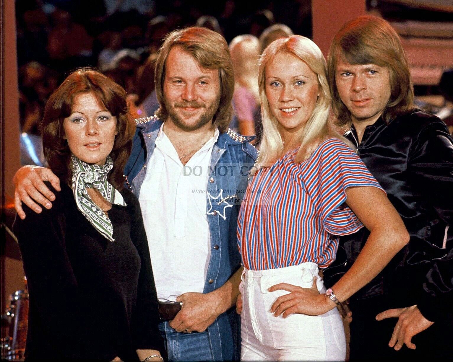 ABBA LEGENDARY SWEDISH POP MUSIC GROUP - 8X10 PUBLICITY PHOTO (RT763)
