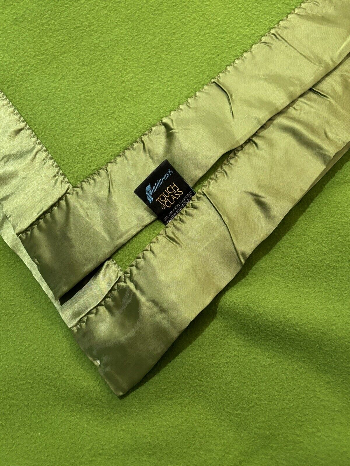 Fieldcrest Touch of Class 100% Virgin Acrylic Blanket Satin Binding GREEN