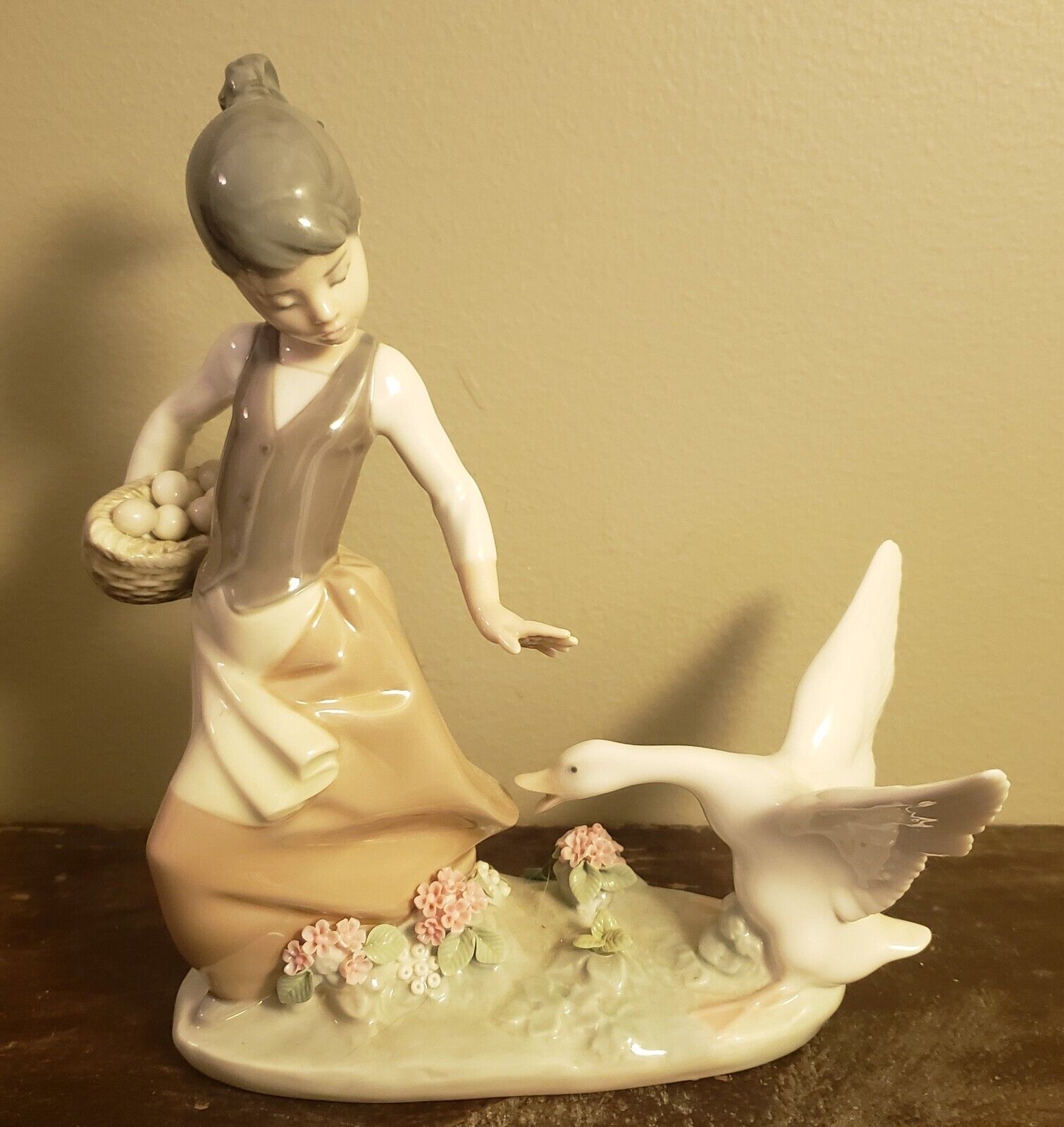 Lladro Girl With Basket 