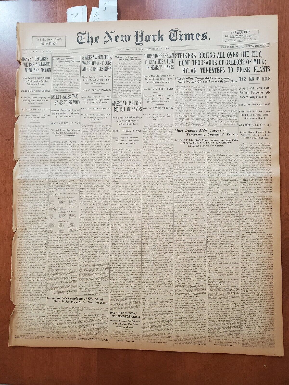 1921 NOVEMBER 4 NEW YORK TIMES-STRIKERS DUMP THOUSANDS GALLONS OF MILK - NT 8025