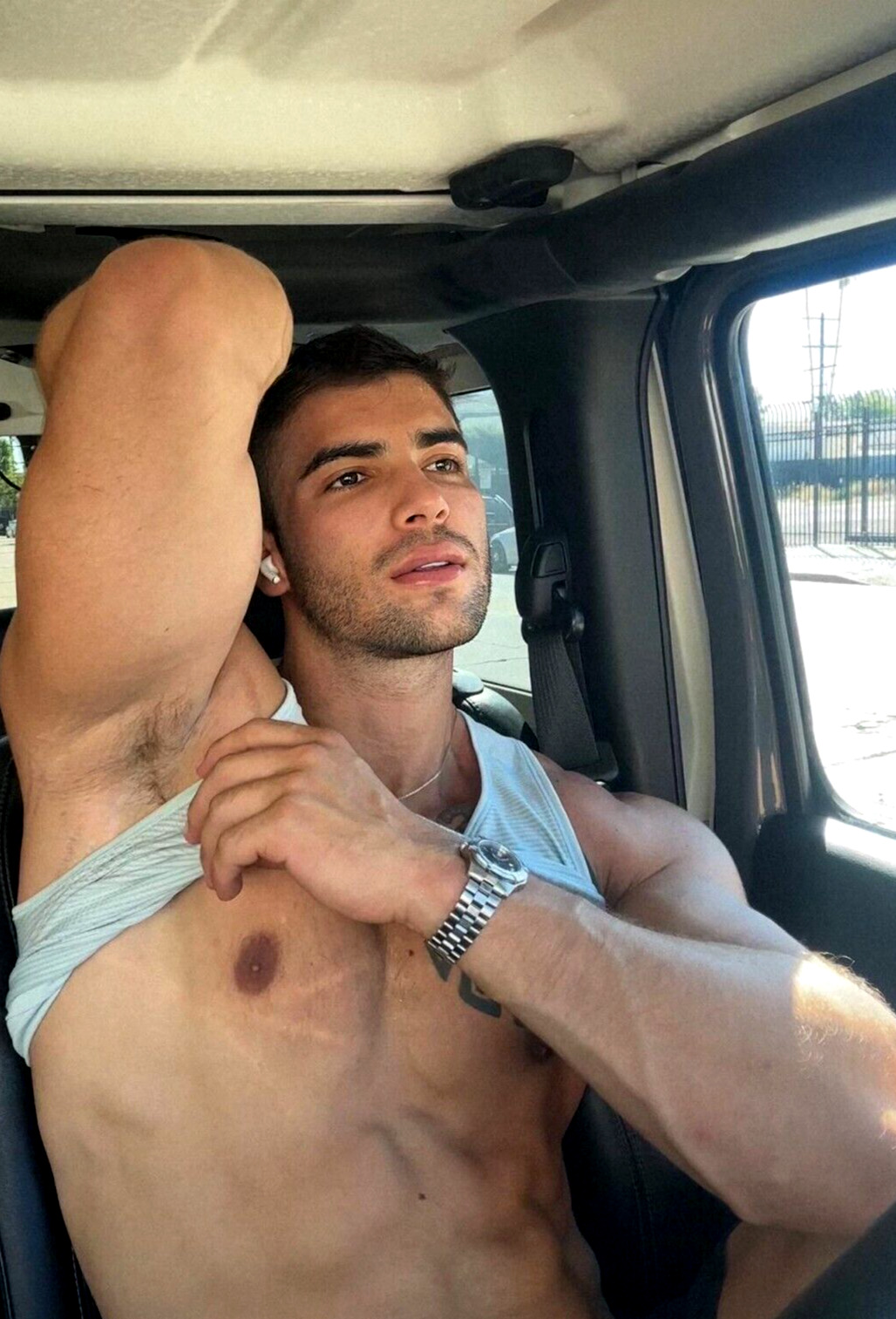 Shirtless Male Muscular Hunk Arm Pit Show Car Hunk Man PHOTO 4X6 H567