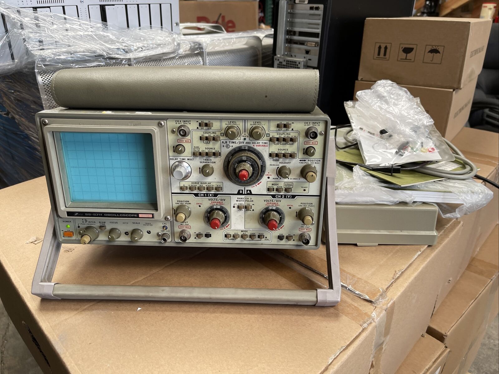 Iwatsu SS-5711 Oscilloscope 100MHz W/ Manual And Accessories
