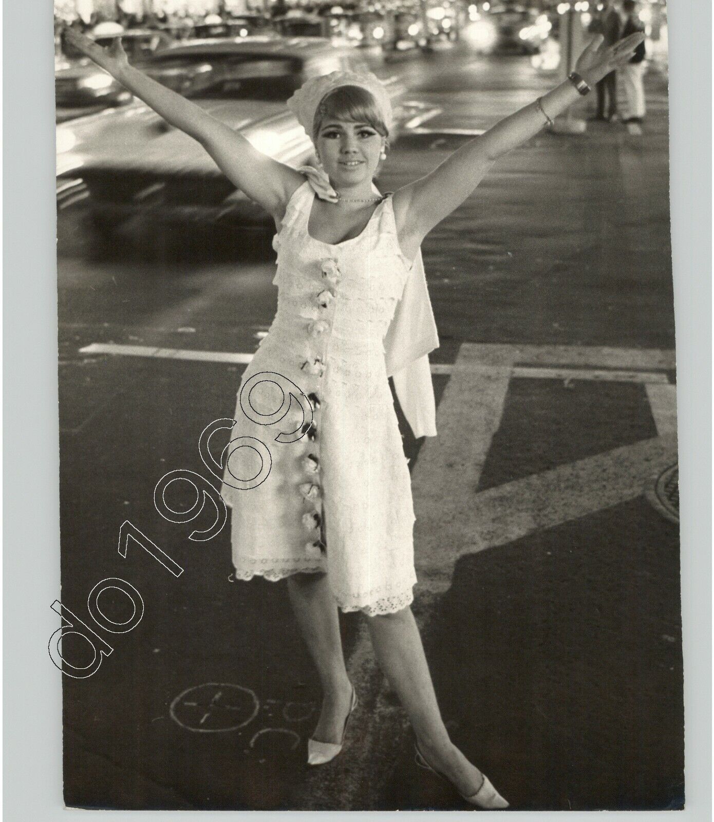 VINTAGE Nightlife Woman New York City Street 1960s PRESS PHOTO Mike Smith