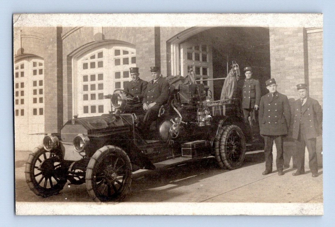 RPPC 1910. OSKALOOSA, IOWA. FIRE DEPT. FIRE TRUCK. POSTCARD DB44