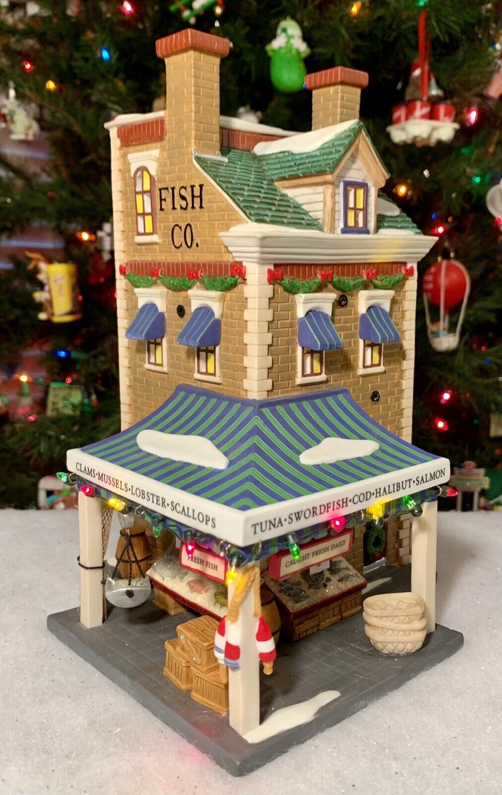 Retired 2006 Dept 56 EAST HARBOR FISH CO. Christmas in the City: Village Store