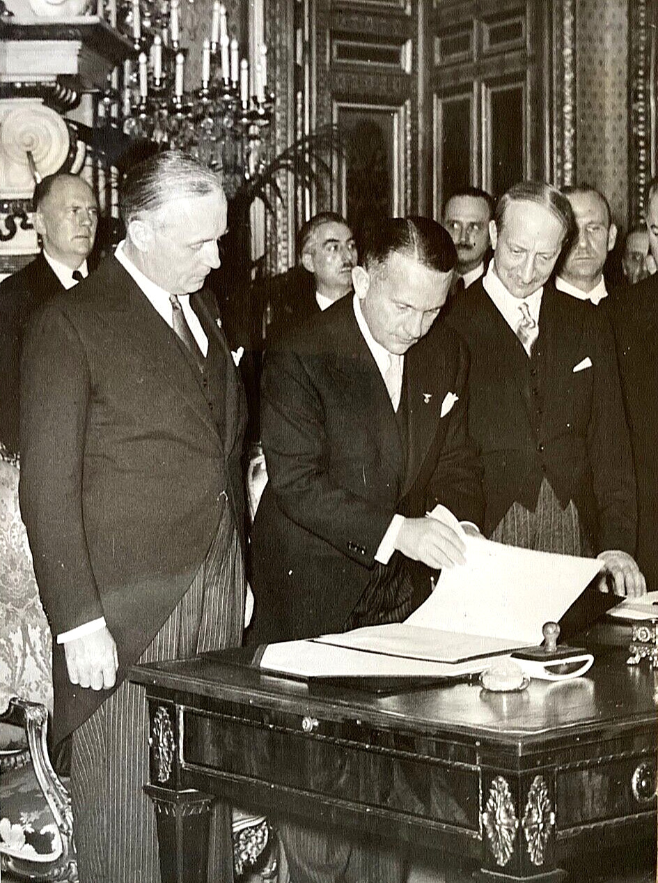 HISTORIC WW2 GERMAN-FRENCH NON AGGRESSION PACT SIGNING IN PARIS DEC 6 1938 PHOTO