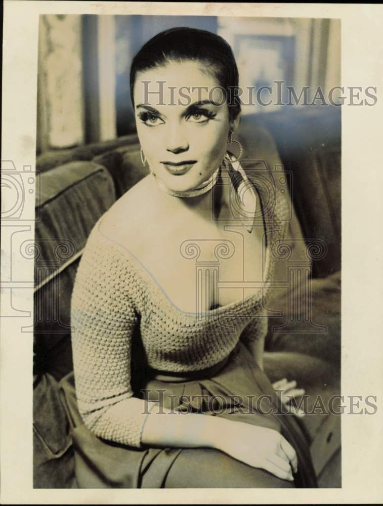 1953 Press Photo New York stage actress Gloria Marlowe heads for Hollywood