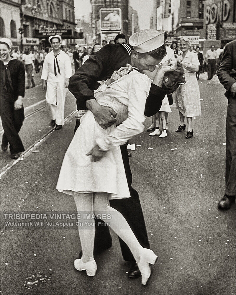 1945 VJ Day Times Square Kiss Photo - Iconic Romantic Sailor Art - New York NYC
