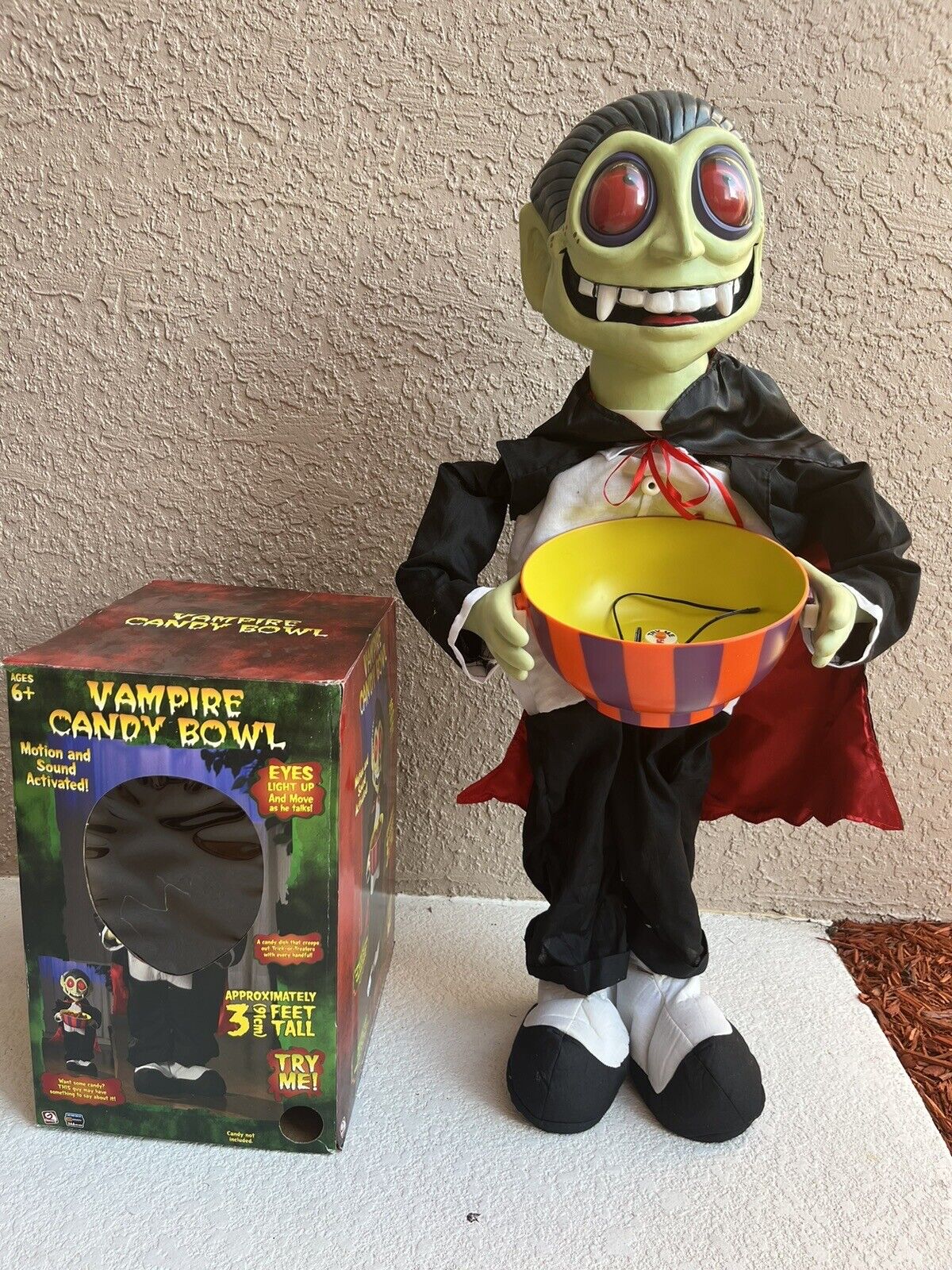 Gemmy  2005 rare vampire Talking Animated Candy Bowl Motion Sound Activated 3ft