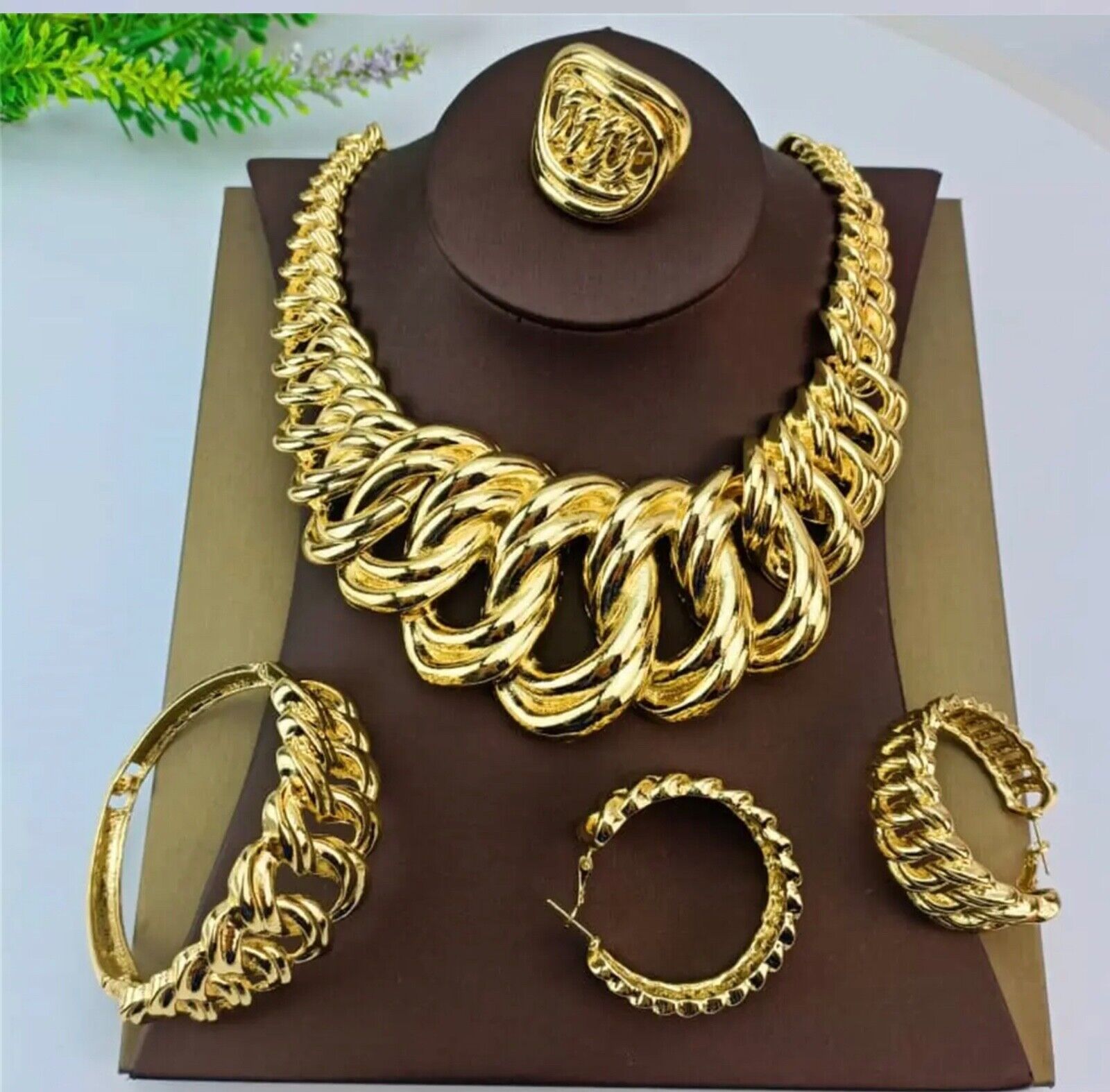 middle eastern jewelry Dubai Africa Egypt Bangle Necklace Bracelet Earring Ring