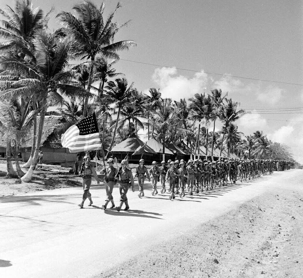 WW2 WWII Photo US Troops on Guam 1945 US Army USMC World War Two / 1818