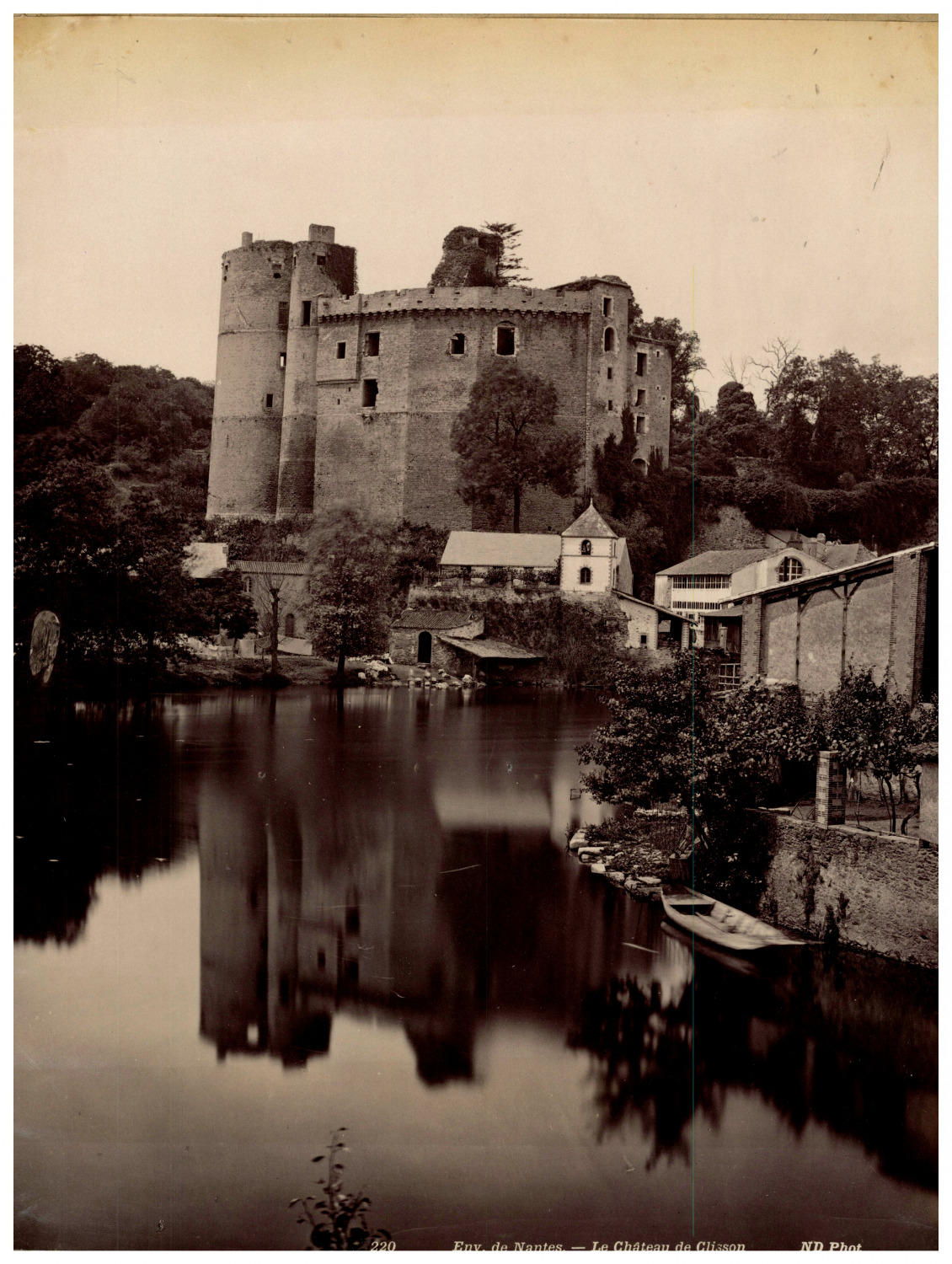 France, approx. de Nantes, Le Château de Clisson, photo. N.D. Vintage print, shot