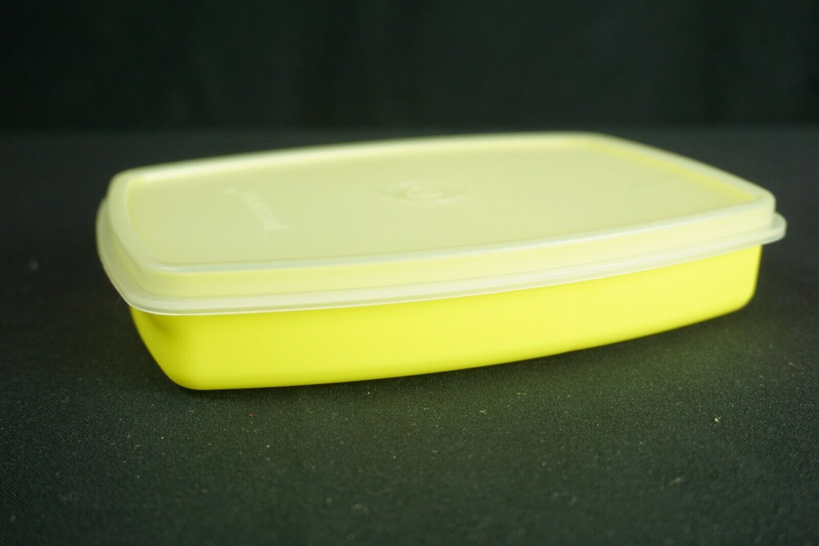 Vintage Tupperware Slim Packette Divided Lunch Snack Container Yellow #813 NEW