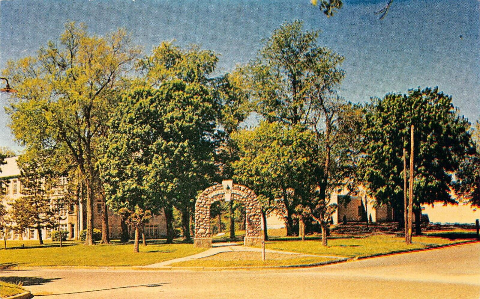 Baldwin City Kansas Baker University Campus King Arthur\'s Court Vtg Postcard B7