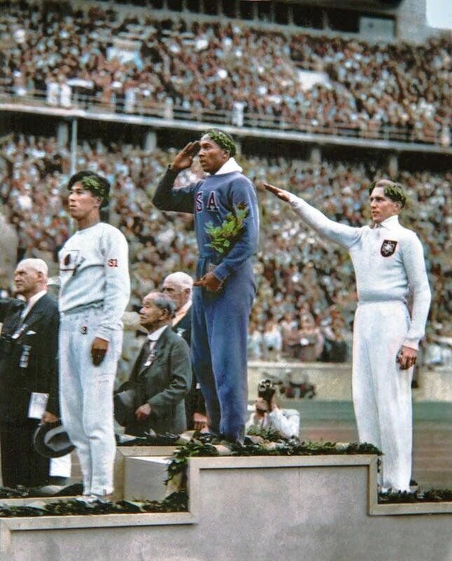 1936 JESSE OWENS  Summer Olympics PHOTO (201-e )