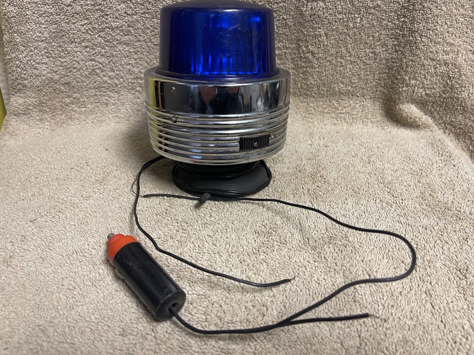 USED AUTO EMERGENCY BLUE FLASHING LIGHT WITH SUCTION CUP 12 VOLT PLUG