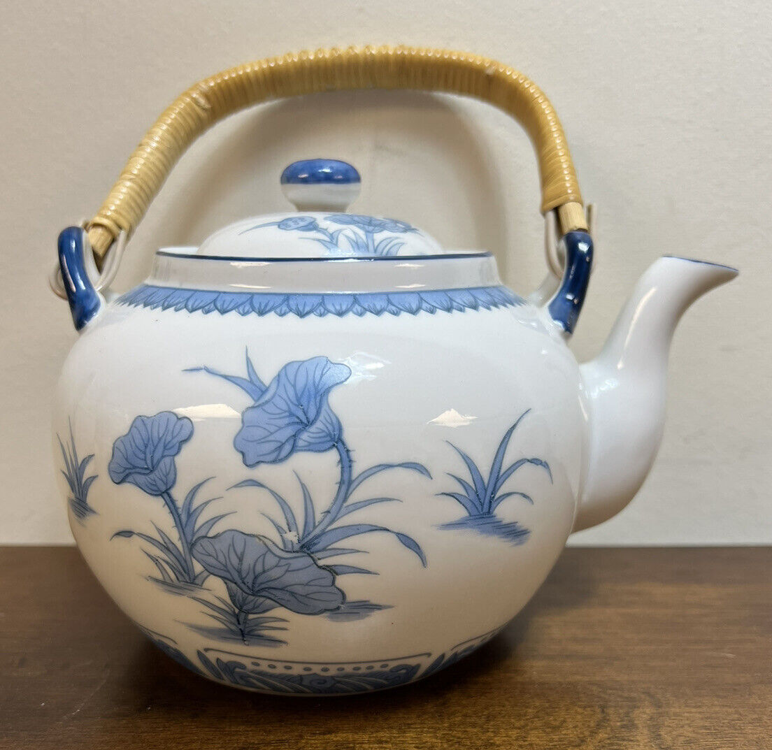 Seymour Mann Vintage China Fine Porcelain Blue & White Teapot Chinese Lotus