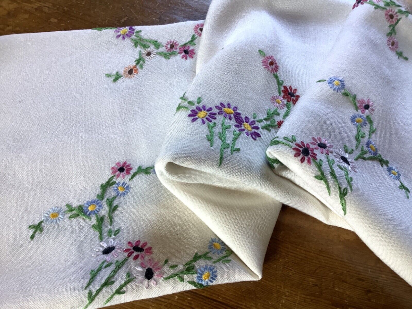 Vintage 1940s White Rayon Tablecloth Hand Embroidered Daisies & Leaves