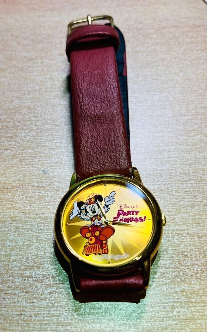 Rare Tokyo Disneyland Limited January 17, 2001 Limited Edition  watch of japan