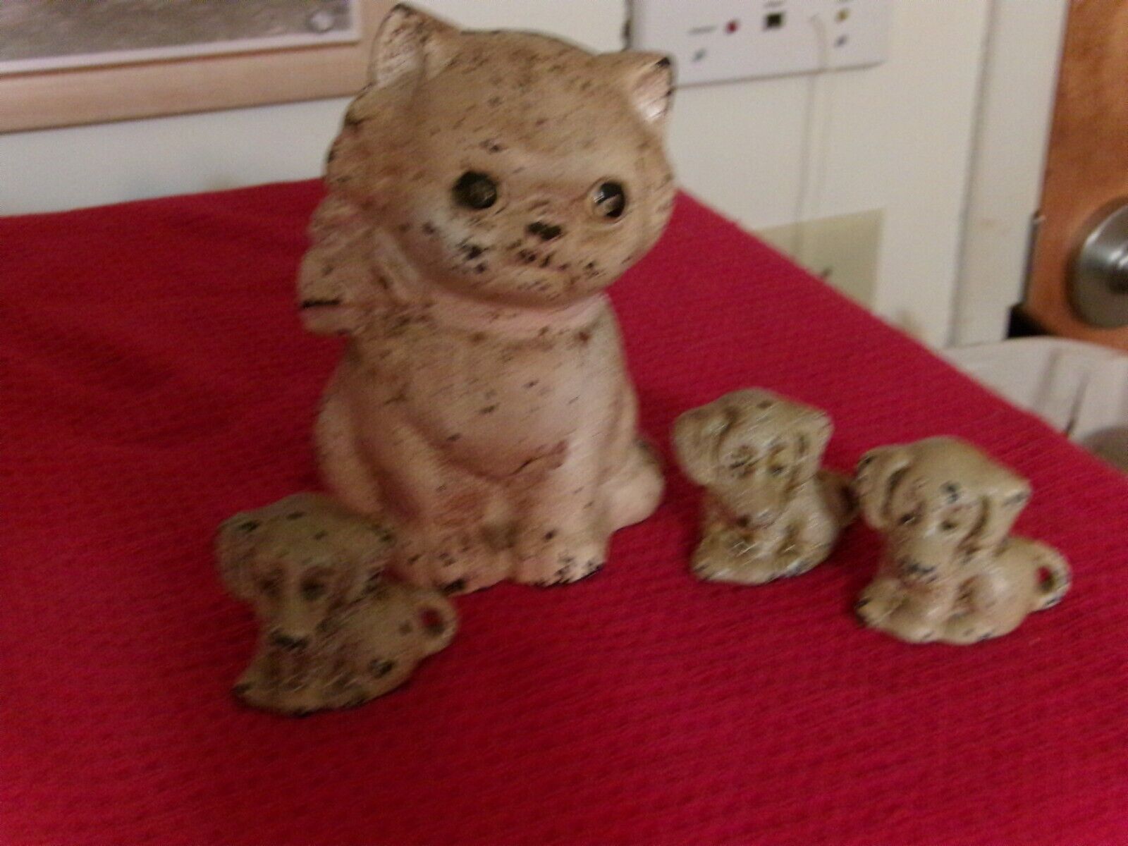RARE  4 PCS SET ANTIQUE CAST IRON CAT BANK WITH 3 DOG PAPERWEIGHTS UNUSUAL 