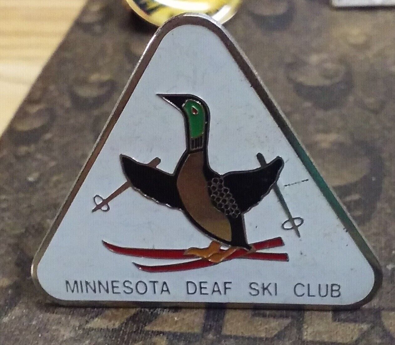 Minnesota Deaf Ski Club pin badge 