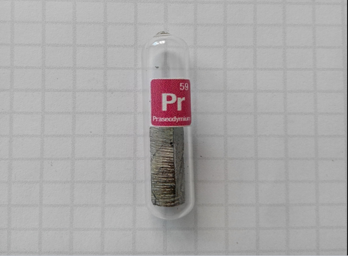 Metal rare earth element Pr sealed and preserved