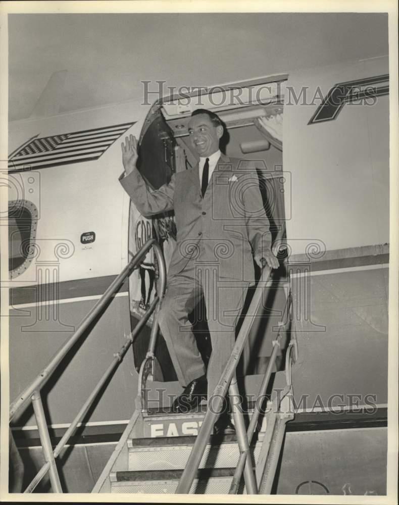 1964 Press Photo William E. Miller gets off plane at N.O. International Airport